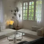 Elegant 2Br 2Baths Apt In Historic Building